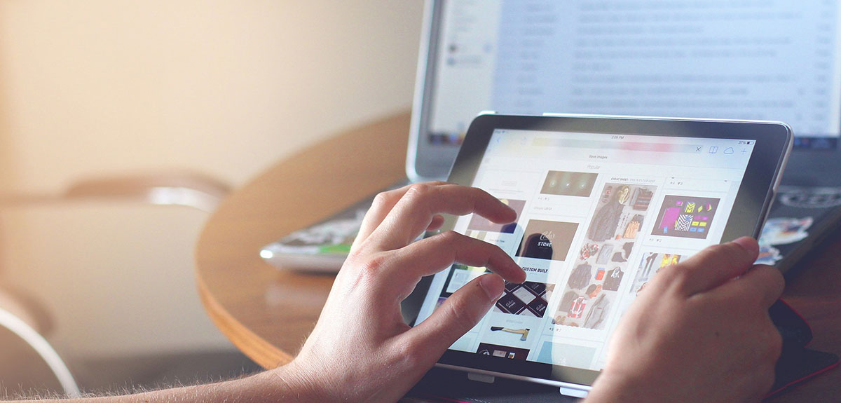 Web stranica na tabletu